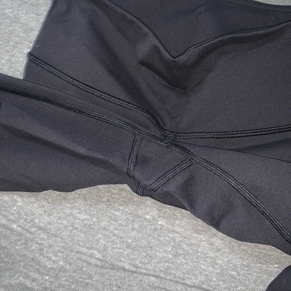 Size 4 Lululemon Wonder Unders - Picture 6 of 6